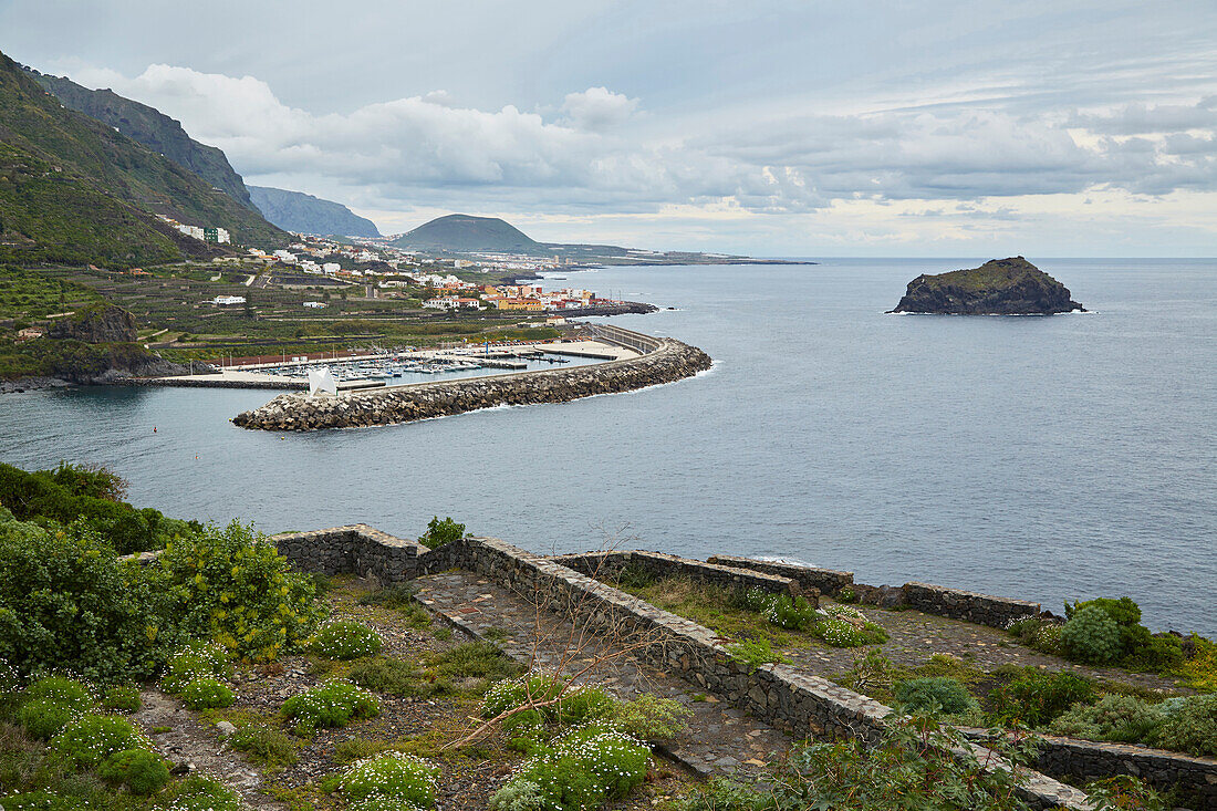 Blick auf Garachico und seinen Hafen, Teneriffa, Kanaren, Kanarische Inseln, Islas Canarias, Atlantik, Spanien, Europa