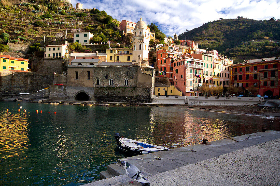 Port of Vernazza in the Cinque Terre, UNESCO World Heritage Site, Liguria, Italy, Europe