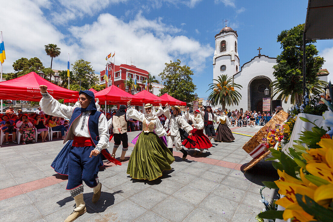 Volkstanz, Trachten, Fest am Tag der Kanarischen Inseln, Folkloregruppe, Frühling, Los Sauces, San Andres y Sauces, UNESCO Biosphärenreservat, La Palma, Kanarische Inseln, Spanien, Europa