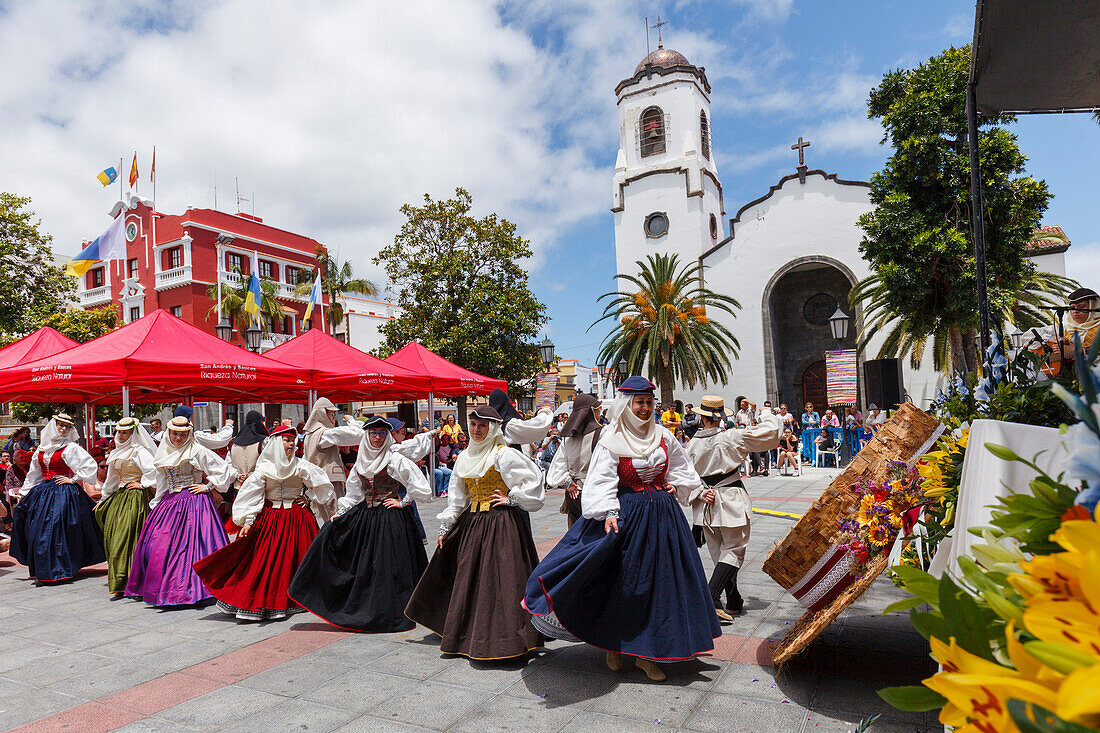 Volkstanz, Trachten, Fest am Tag der Kanarischen Inseln, Folkloregruppe, Frühling, Los Sauces, San Andres y Sauces, UNESCO Biosphärenreservat, La Palma, Kanarische Inseln, Spanien, Europa