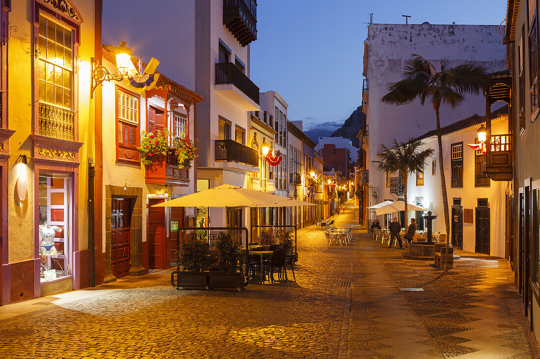 pedestrian zone, restaurants, calle Perez de Brito, Santa Cruz de La Palma, capital of the island, UNESCO Biosphere Reserve, La Palma, Canary Islands, Spain, Europe