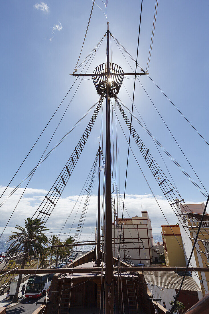 Museo Naval, Schiffahrtsmuseum, Kolumbus-Schiff als Architektur, Plaza de la Alameda, Platz, Santa Cruz de La Palma, Hauptstadt der Insel, UNESCO Biosphärenreservat, La Palma, Kanarische Inseln, Spanien, Europa