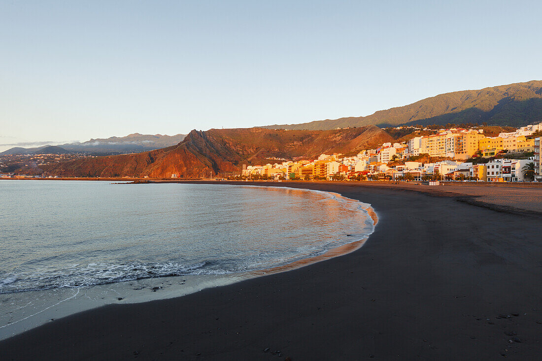 beach, Atlantic, Avenida Maritima, seaside promenade, Santa Cruz de La Palma, capital of the island, UNESCO Biosphere Reserve, La Palma, Canary Islands, Spain, Europe
