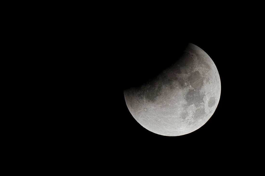 Total lunar eclipse of supermoon, North Sea, Germany