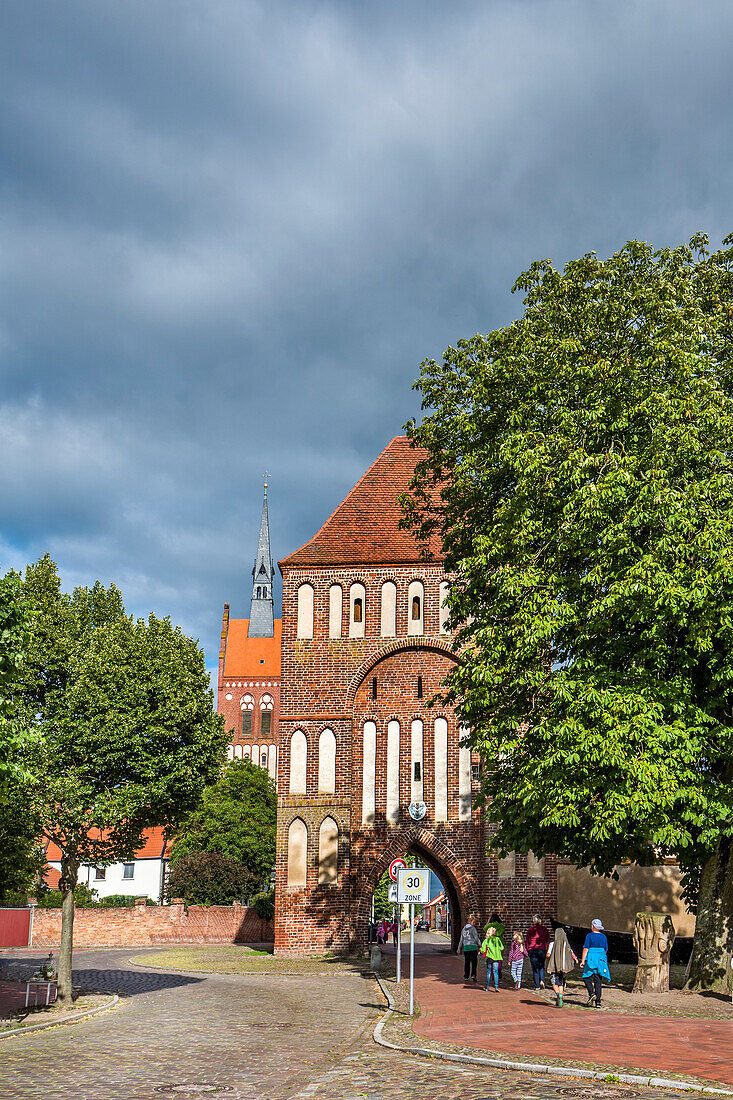 Anklamer Tor und Marienkirche, Usedom Stadt, Usedom, Mecklenburg-Vorpommern, Deutschland