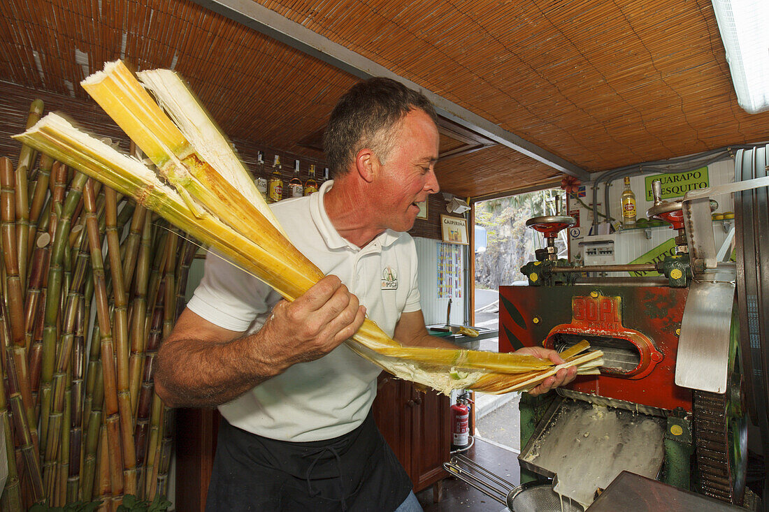 squeezing out sugar cane juice, man, worker at a market stall, market, Tijarafe, UNESCO Biosphere Reserve, La Palma, Canary Islands, Spain, Europe