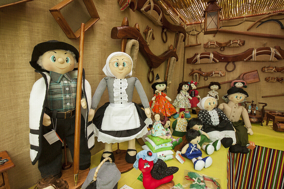 dolls and woodcarving, handcraft, market, market stall, market, UNESCO Biosphere Reserve, La Palma, Canary Islands, Spain, Europe