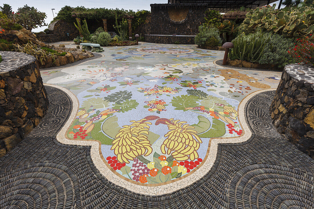Pflanzen, Mosaik des Künstlers Luis Morera, La Glorieta, Park, Platz, Las Manchas, UNESCO Biosphärenreservat,  La Palma, Kanarische Inseln, Spanien, Europa