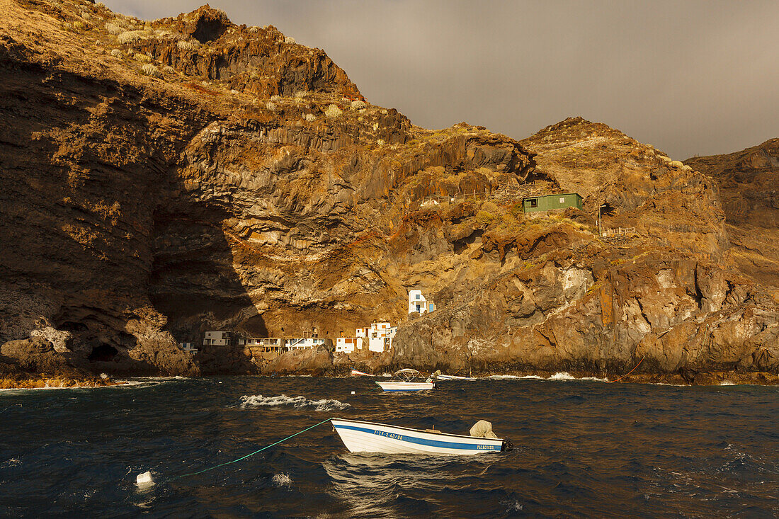 Poris de Candelaria, Cueva de Candelaria, Piratenhöhle, Bootsausflug von Puerto de Tazacorte, Ausflugsboot Fantasy, Meer, Atlantik, UNESCO Biosphärenreservat,  La Palma, Kanarische Inseln, Spanien, Europa