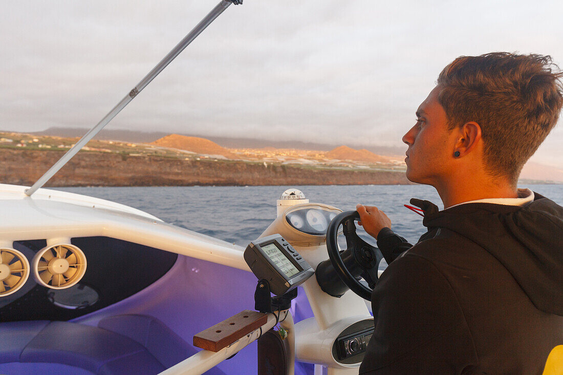 captain, man, boat excursion from Puerto de Tazacorte, excursion boat Fantasy, sea, Atlantic, UNESCO Biosphere Reserve, La Palma, Canary Islands, Spain, Europe