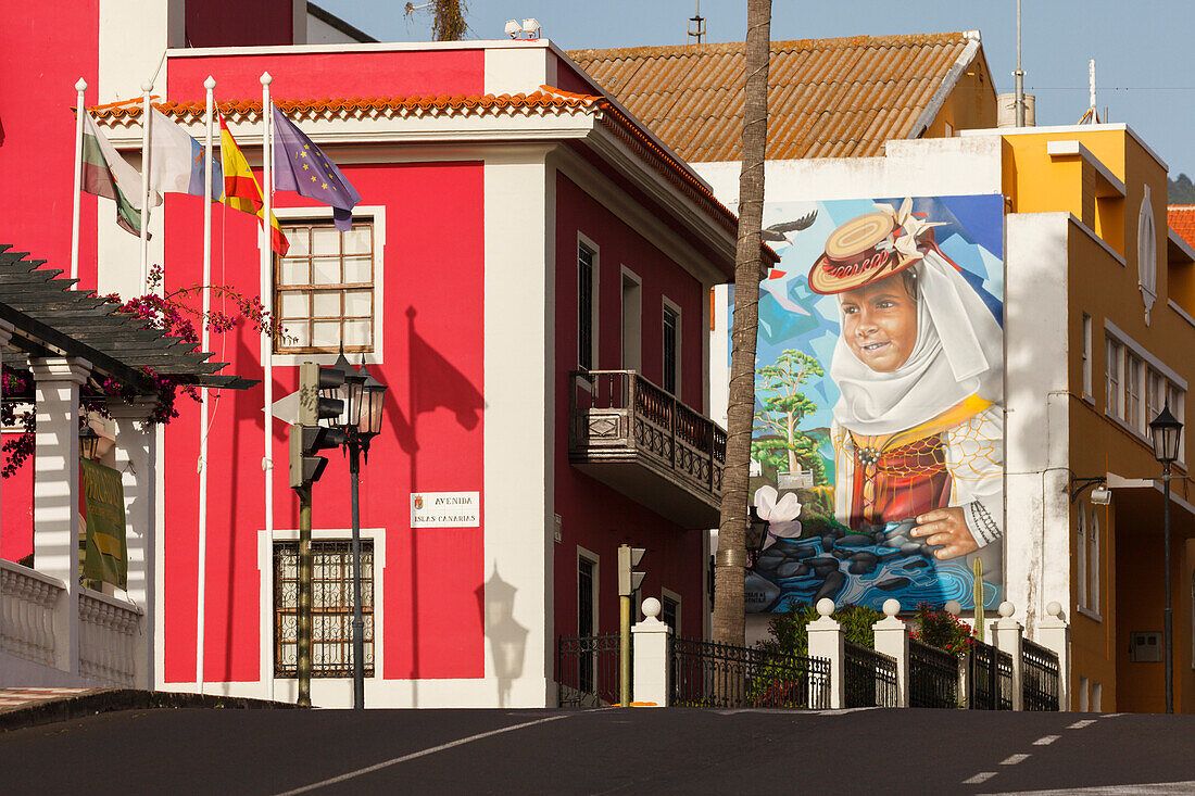 Town hall, Graffiti, mural by Matias Mata, alias Sabotaje al Montaje, El Paso, UNESCO Biosphere Reserve, La Palma, Canary Islands, Spain, Europe