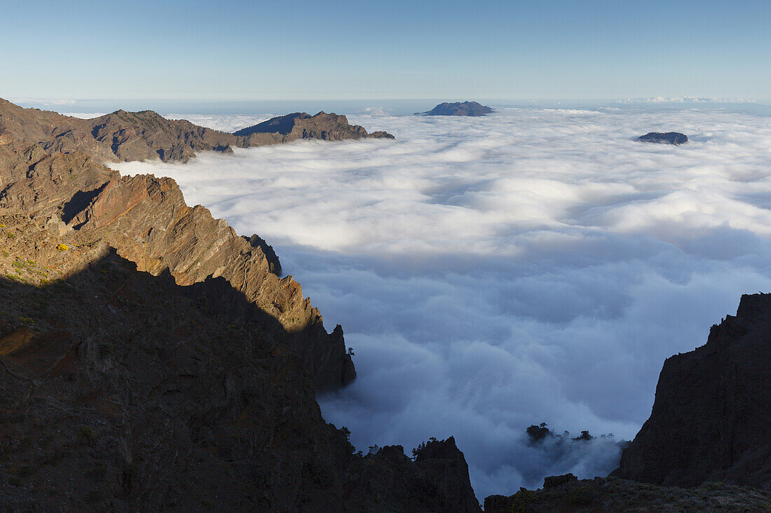 Blick in den Krater, bei Pico de la Cruz, Kraterrand, Caldera de Taburiente, Parque Nacional de la Caldera de Taburiente, Nationalpark, UNESCO Biosphärenreservat, La Palma, Kanarische Inseln, Spanien, Europa