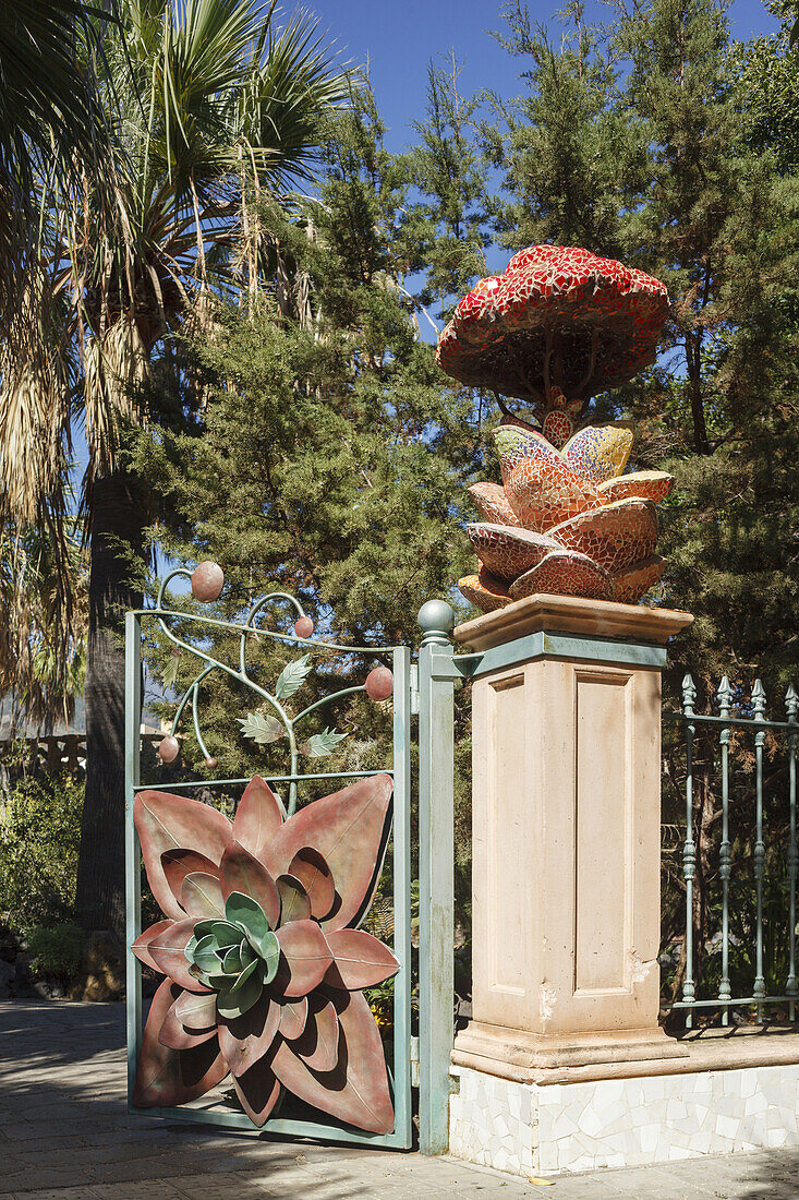 Eingang, El Jardin de las Delicias, Parque Botanico, Stadtpark, gestaltet vom Künstler Luis Morera, Los Llanos de Aridane, UNESCO Biosphärenreservat,  La Palma, Kanarische Inseln, Spanien, Europa
