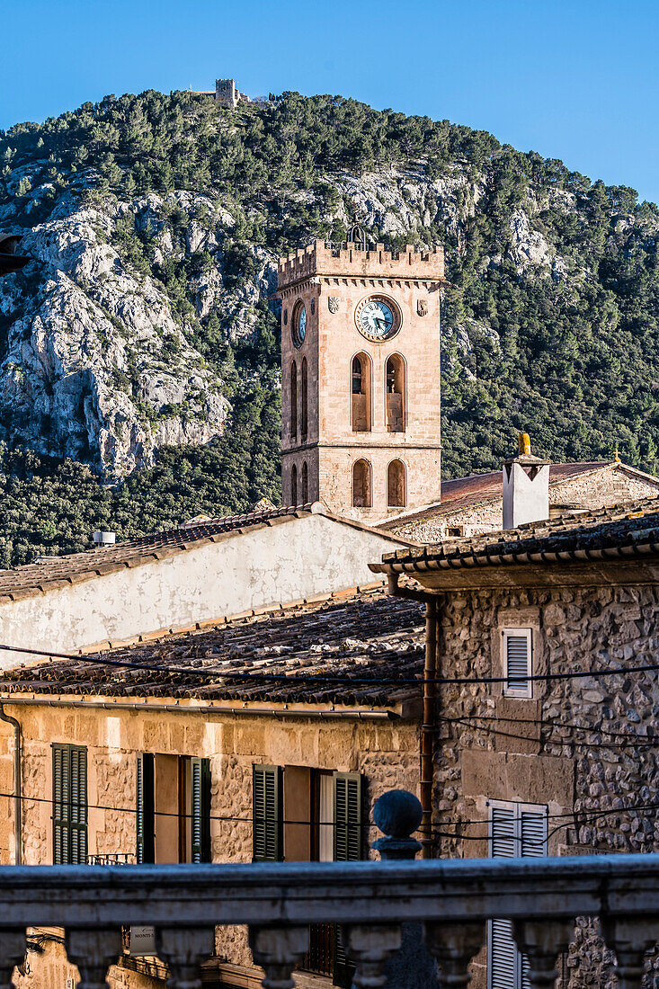 Kirche und Altstadt, Tramuntana Gebirge, Pollenca, Mallorca, Spanien