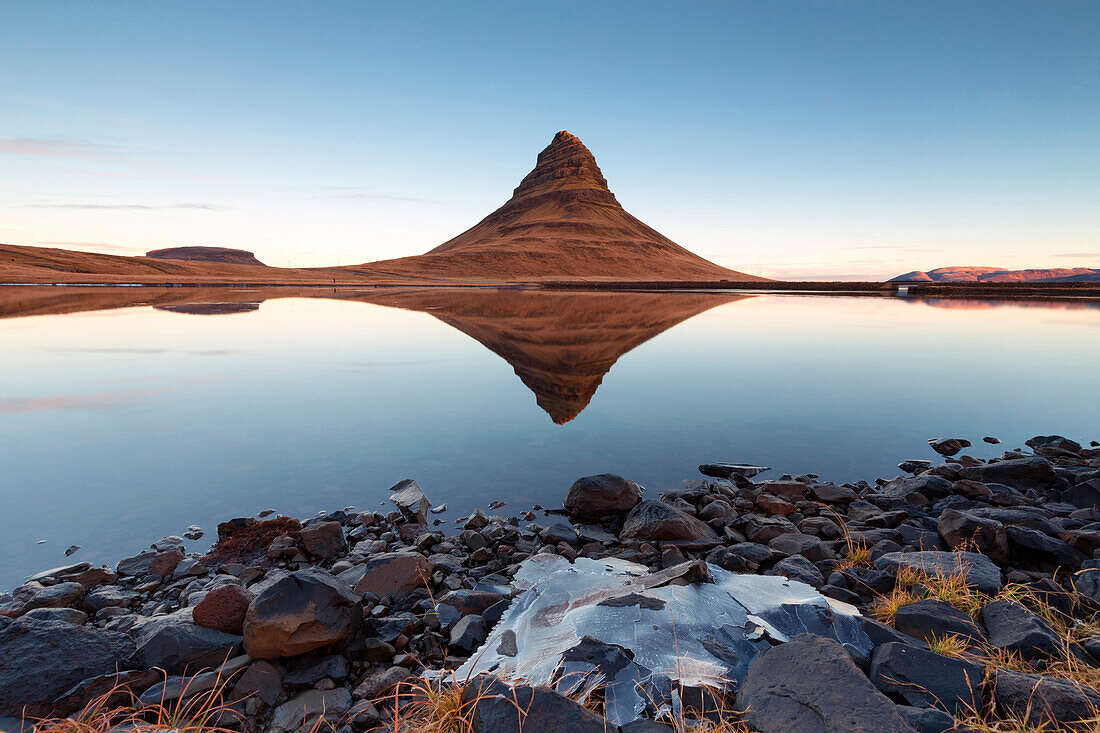 Grundafjordur, Snaefellsnes Peninsula, Western Iceland, Iceland. Kirkjufell mountain