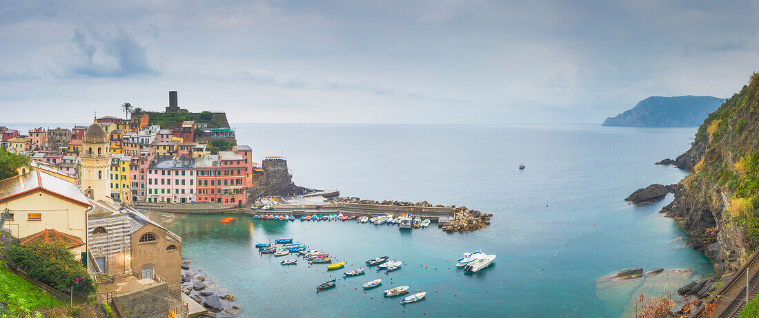 Vernazza, 5 Terre, Liguria, Italy. Panoramic vivew of Vernazza