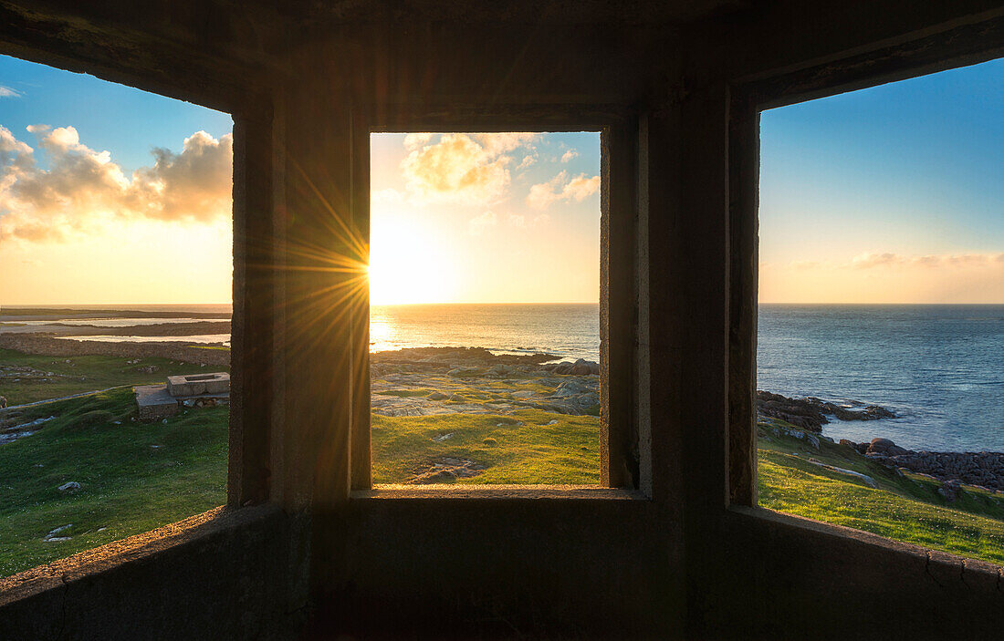 Fanad Head (Fánaid) lighthouse, County Donegal, Ulster region, Ireland, Europe. A beautiful windows on the Atlantic Ocean.