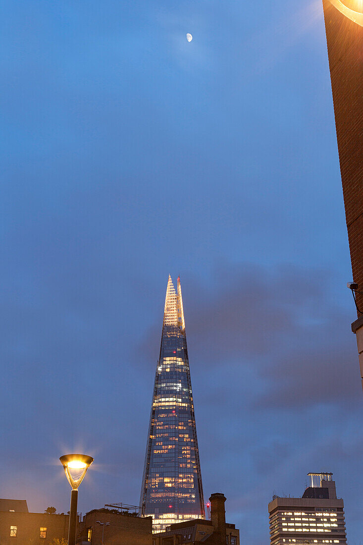 The Shard under the moon, London, Great Britain, UK