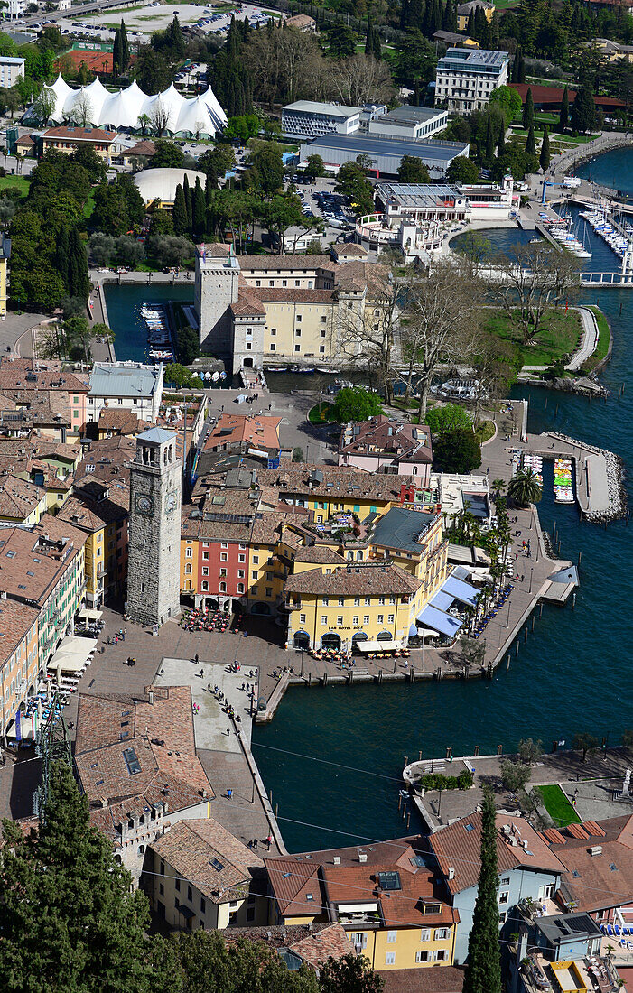 Blick von der Bastei über Riva, Gardasee, Trentino, Italien