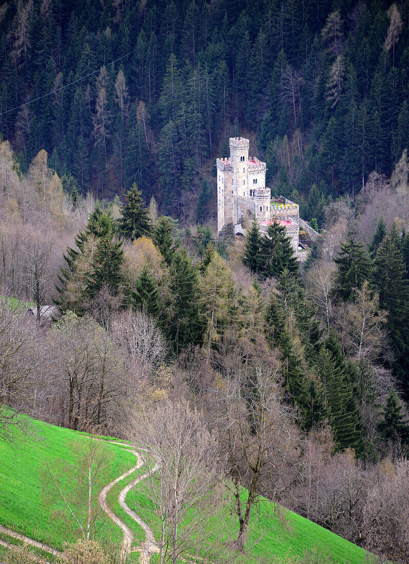 Burg Garnstein bei Lazfons, bei Feldthurns über dem Eisacktal, Südtirol, Italien