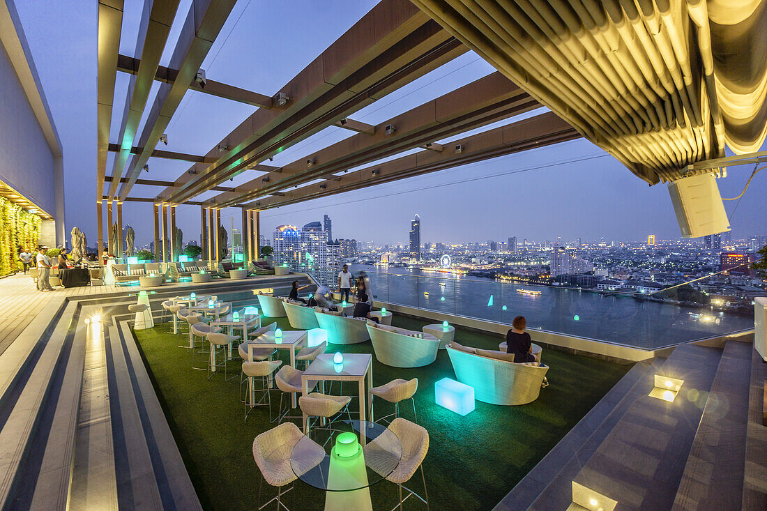 Attitude Skybar, Hotel Avani, skyline view point, skybar, Lounge, rooftop, bar, Bangkok, Thailand