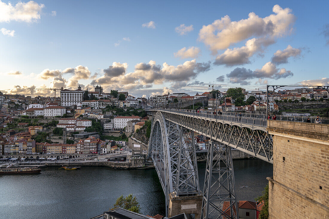 Dom Luis I Bruecke  , Fluss Douro, Porto, Portugal