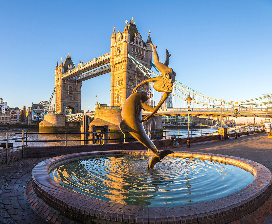 The London Bridge and the dolphin's fountain, London, United Kingdom.