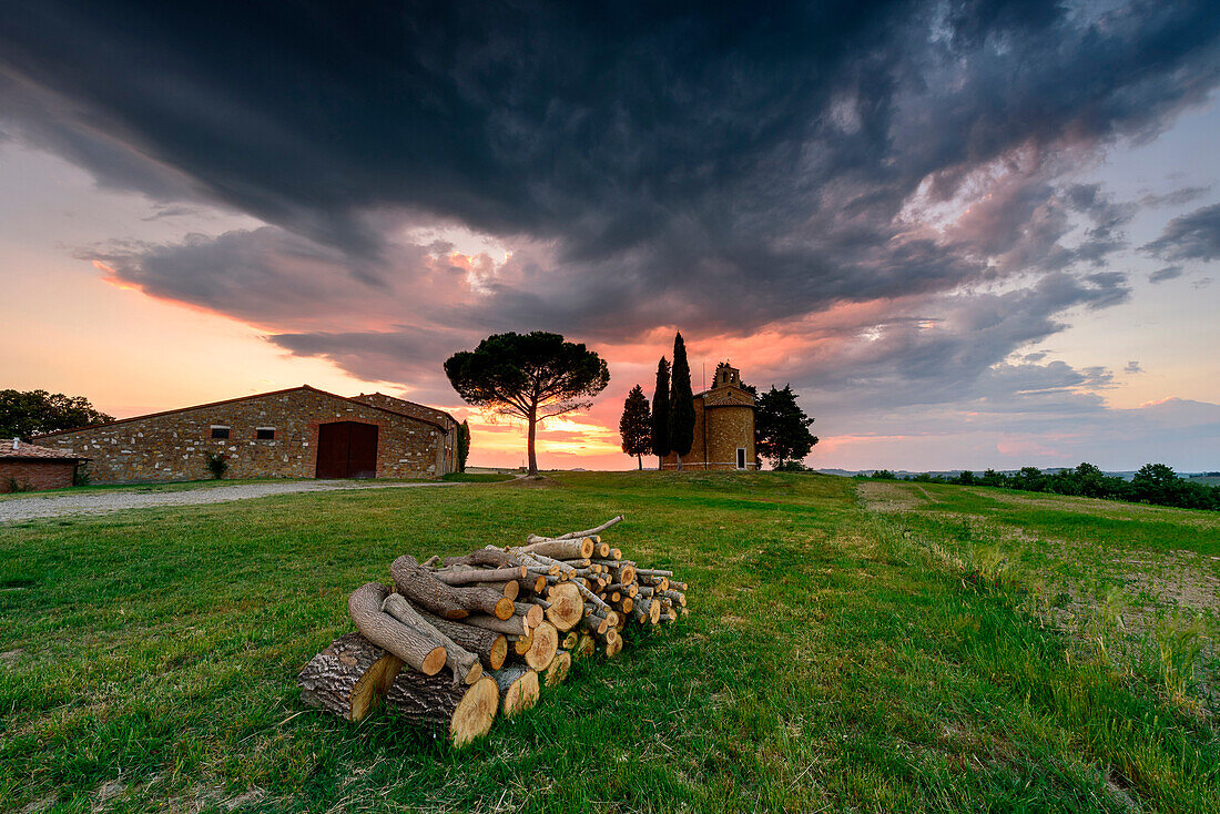 Church Vitaleta at sunset, Orcia Valley, Siena district, Tuscany, Italy.