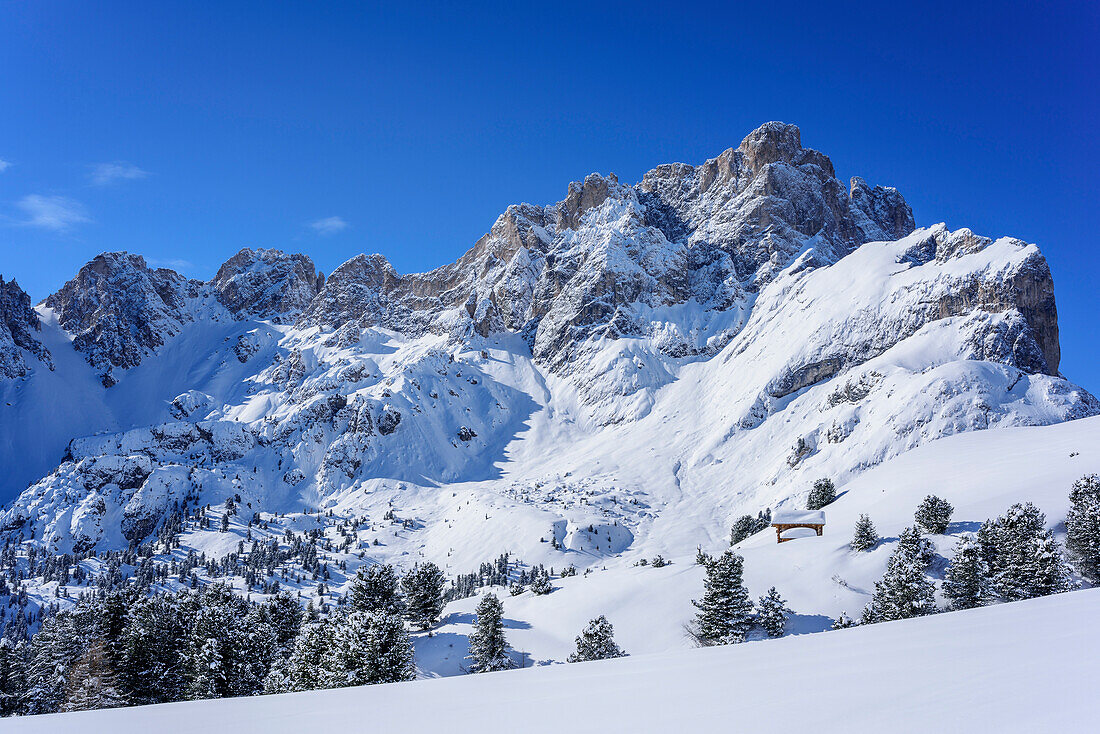 Geisler range in winter, Medalges, Natural Park Puez-Geisler, UNESCO world heritage site Dolomites, Dolomites, South Tyrol, Italy