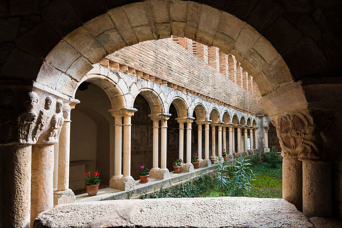 The cloister of Colegiata de Santa Maria la Mayor. Alquezar, Huesca, Aragon, Spain, Europe