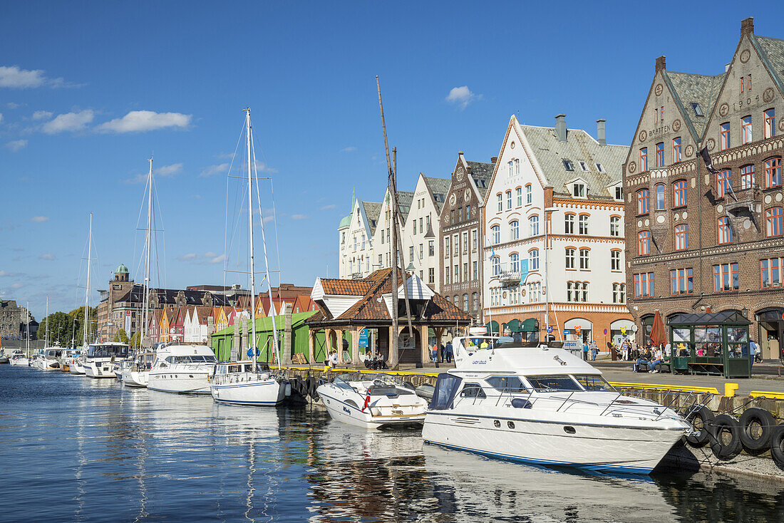 Hafen am Hanseviertel Bryggen in Bergen, Hordaland, Südnorwegen, Norwegen, Skandinavien, Nordeuropa, Europa