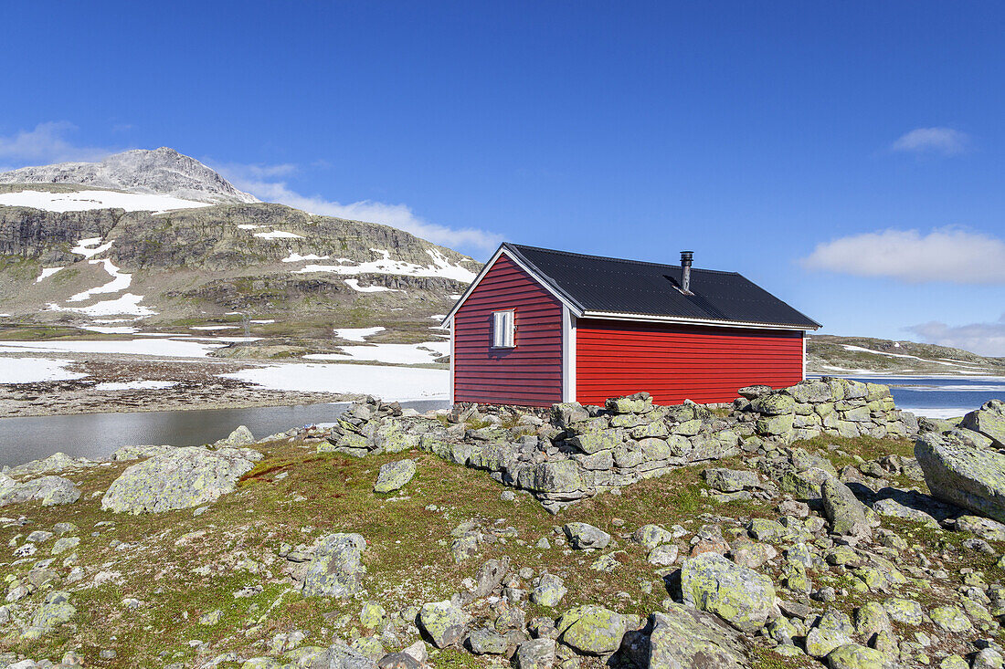 Red hut by lake Hornsvatnet near Aurlandsvegen, highlands of  Aurlandsfjellet, Aurlandsvangen, Sogn og Fjordane, Fjord norway, Southern norway, Norway, Scandinavia, Northern Europe, Europe