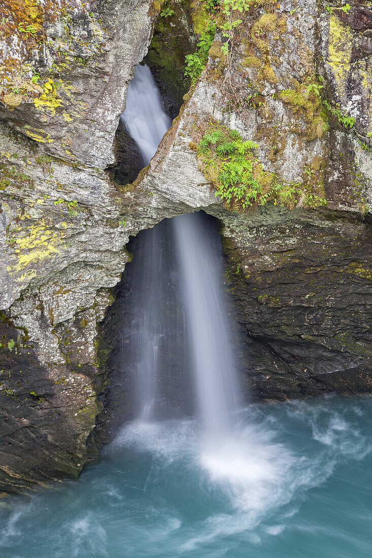 Wasserfall in der Schlucht Gudbrandsjuvet im Tal Valldalen am Fluss Valldøla, Valldal, Møre og Romsdal, Fjordnorwegen, Südnorwegen, Norwegen, Skandinavien, Nordeuropa, Europa