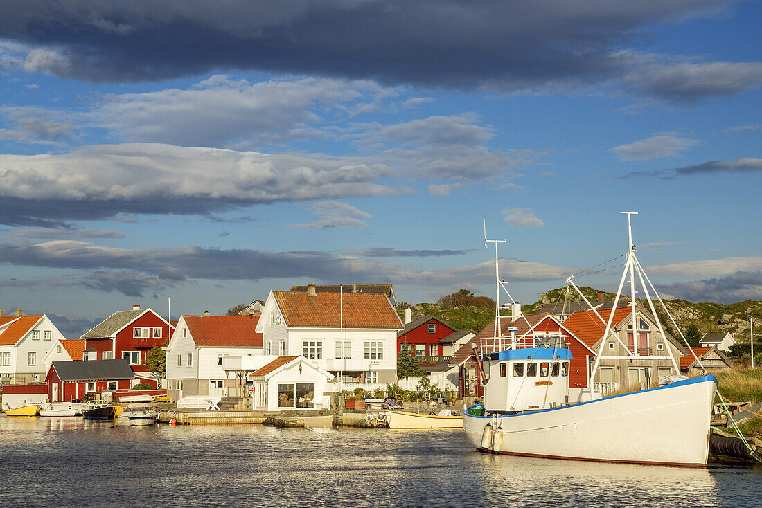 Houses and harbour on the isle Kvitsøy, Rogaland, Fjord norway, Southern norway, Norway, Scandinavia, Northern Europe, Europe