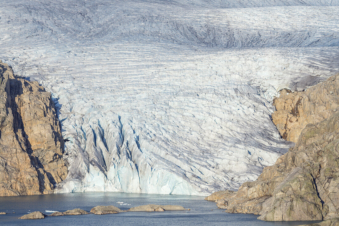 Folgefonna Gletscher am Insta Møsevatnet im Folgefonna Nationalpark, Hordaland, Fjordnorwegen, Südnorwegen, Norwegen, Skandinavien, Nordeuropa, Europa