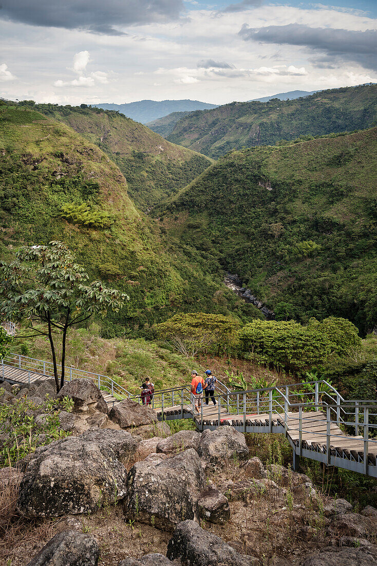 visitors walk down stairs to viewing plattform, Magdalena river gorge, archaeological excavation site La Chaquira, San Agustin, archaeological park, UNESCO Weltkulturerbe, Departmento Huila, Colombia, Southamerica