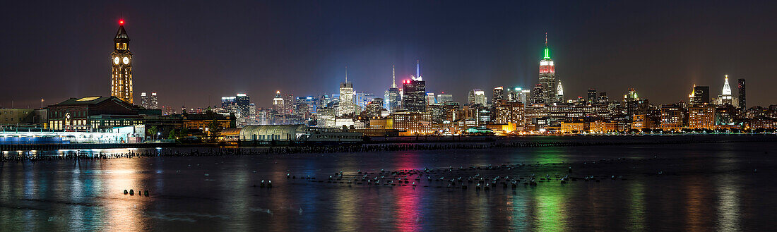 Blick auf Manhattan kurz vor Sonnenaufgang, New York, Ostküste, USA