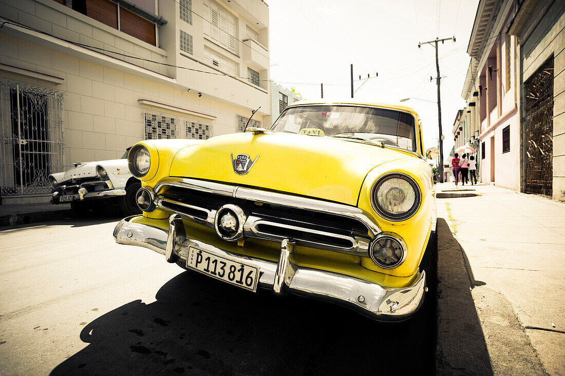 Yellow vintage car, Taxi, Cienfuegos, Cuba, Caribbean, Latin America, America