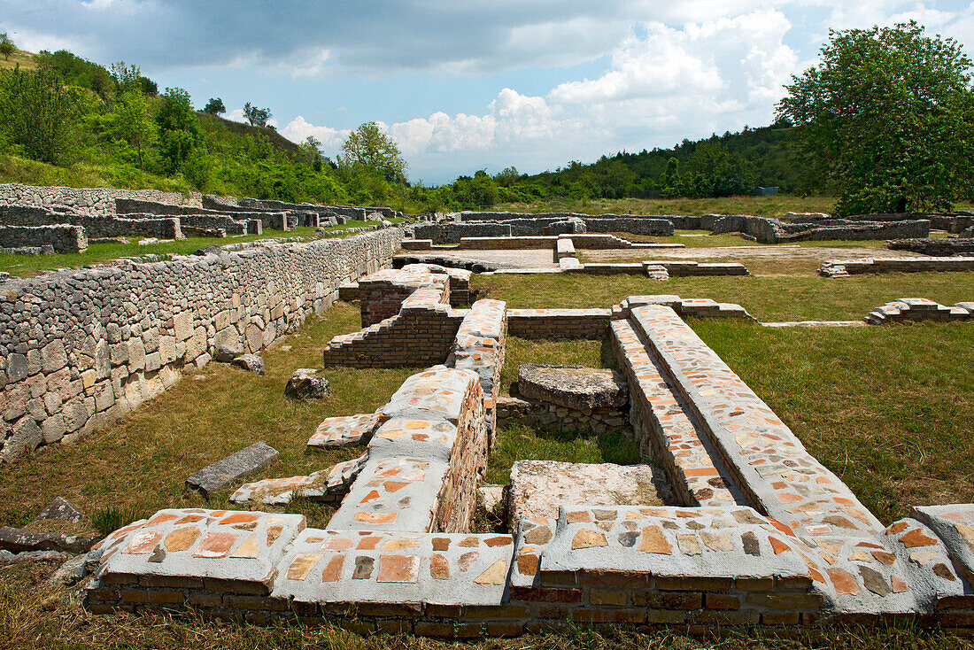 The ruins of the Roman settlement Alba Fucens