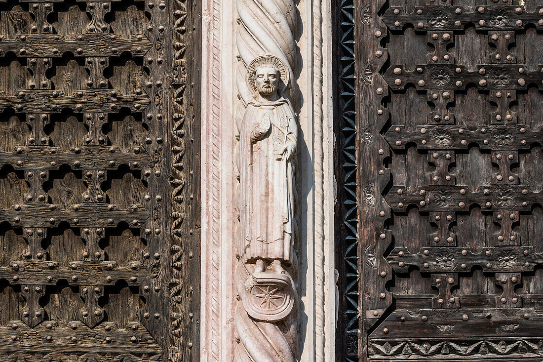 Einganstür, Portal, Kirche Santa Anastasia, Verona, Venetien, Italien