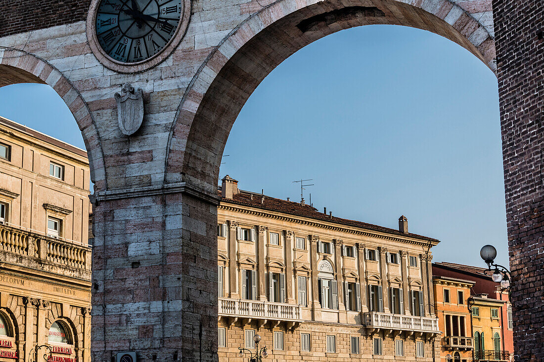 Town gate, Portoni della Bra, Verona, Venetien, Italien
