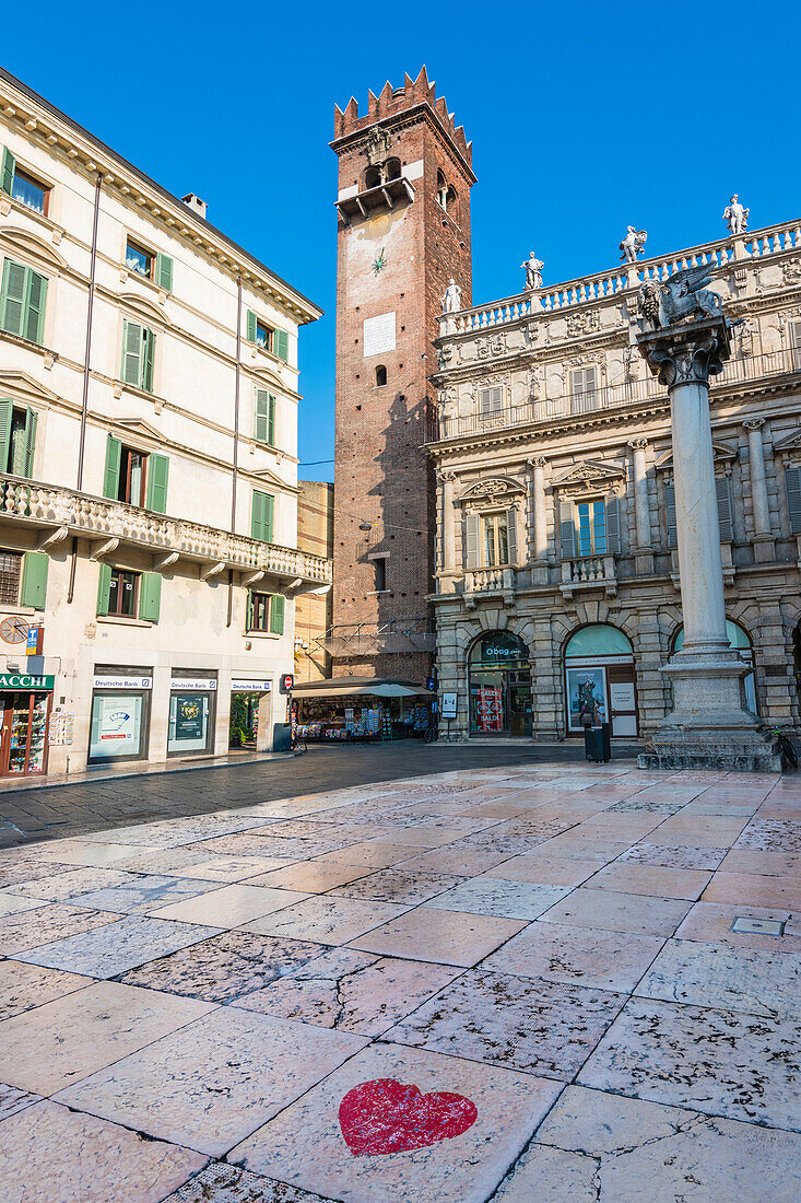 Gardello Turm, Palazzo Maffei, Piazza delle Erbe, Verona, Venetien, Italien