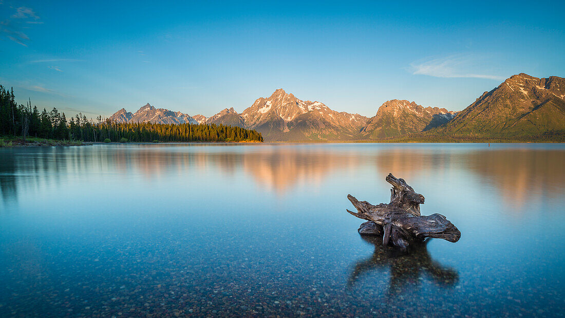 early morning at Jackson Lake, Grand Teton National parc, Wyoming, USA