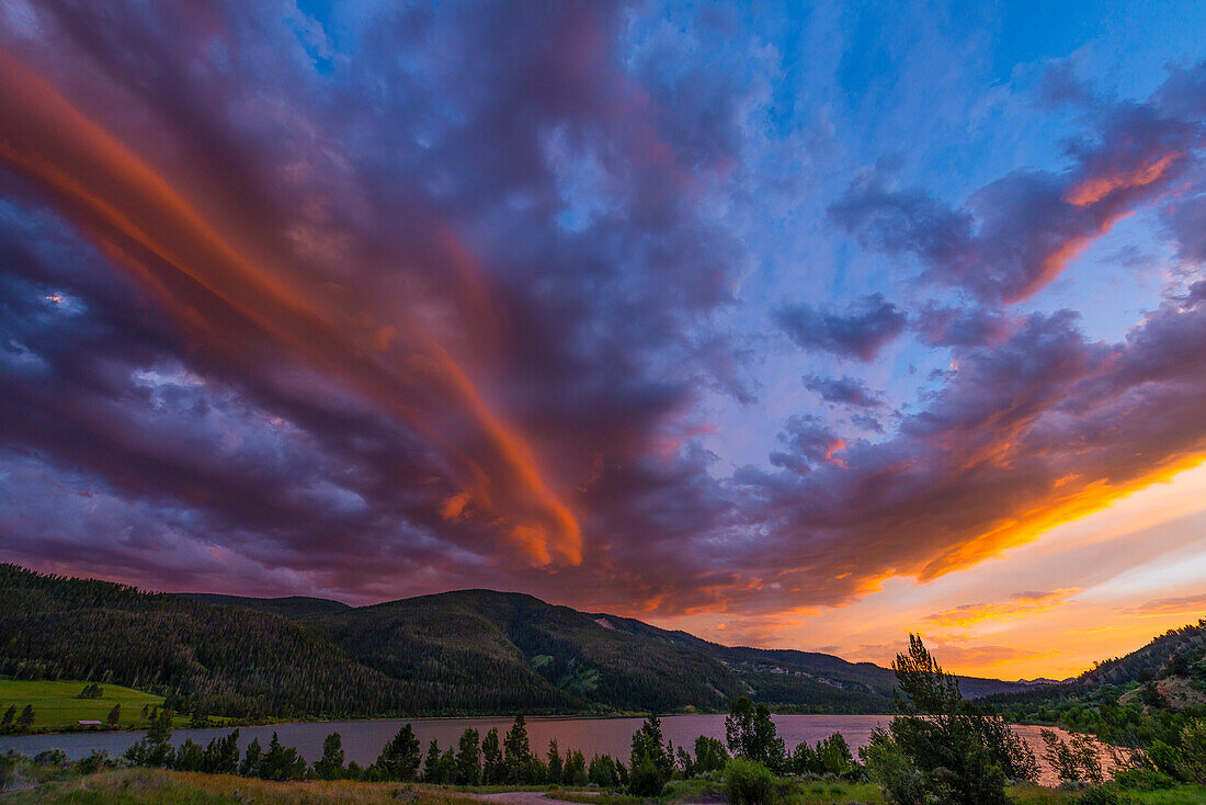 Sonnenuntergang im Bridger Teton National Forest, Wyoming, USA