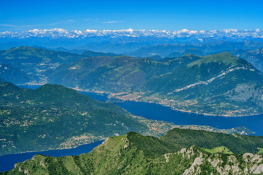 Tiefblick auf Comer See, vom Grignone, Grigne, Bergamasker Alpen, Lombardei, Italien