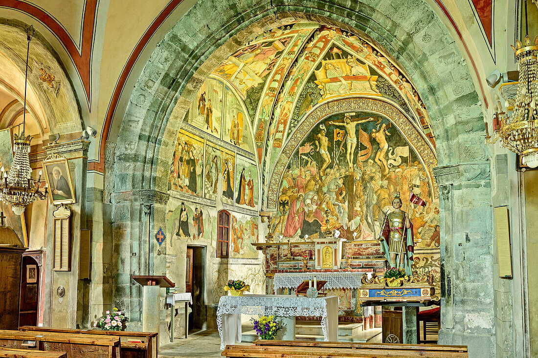 Altar mit Fresken von Hans Clemer, Elva, Val Maira, Cottische Alpen, Piemont, Italien