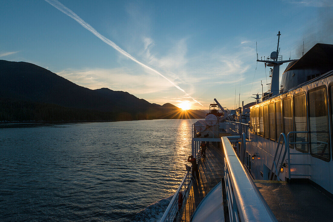 Sonnenuntergang an Deck der Fähre, Inside Passage, Kanada