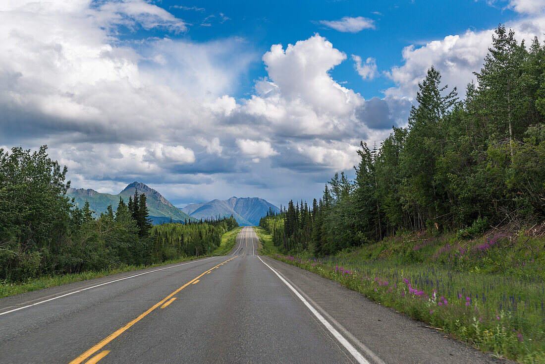 Top of the world highway, Alaska, USA