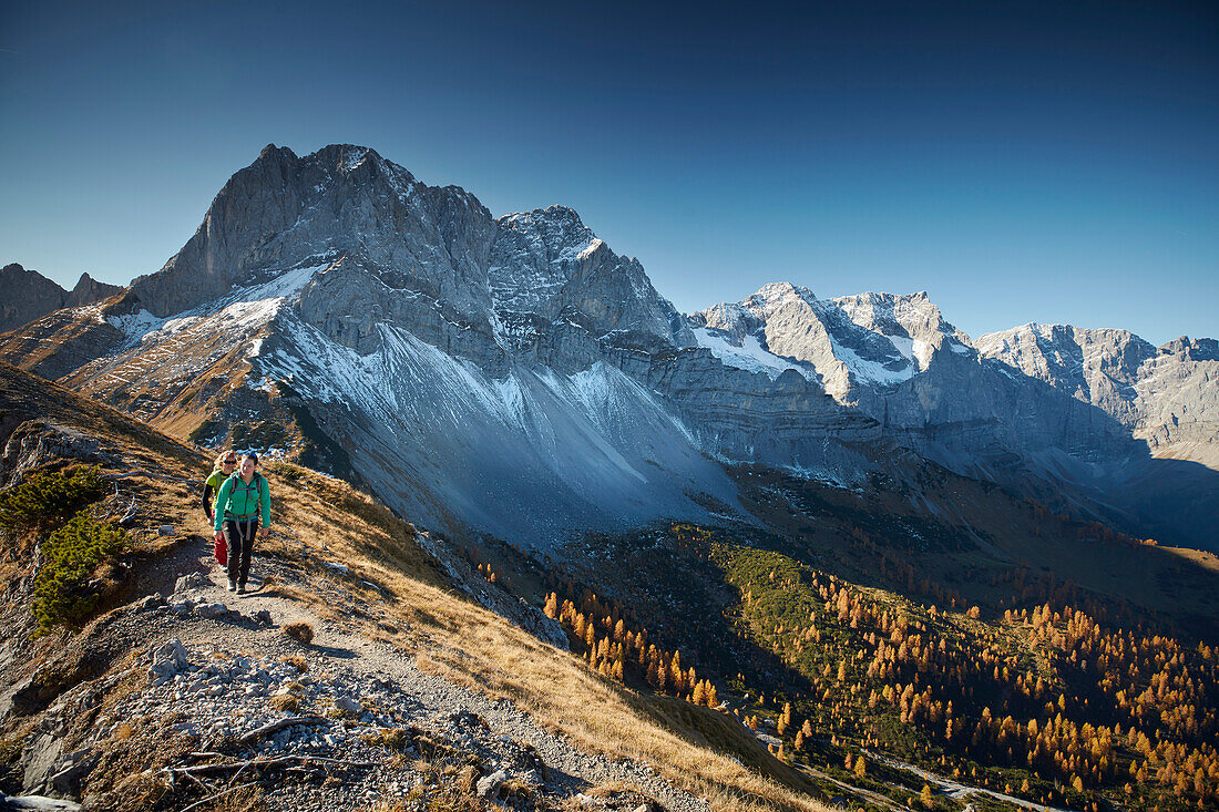 Two women ascending Hahnkampl, Lamsenspitze in the back,  Eastern Karwendel Range, Tyrol, Austria