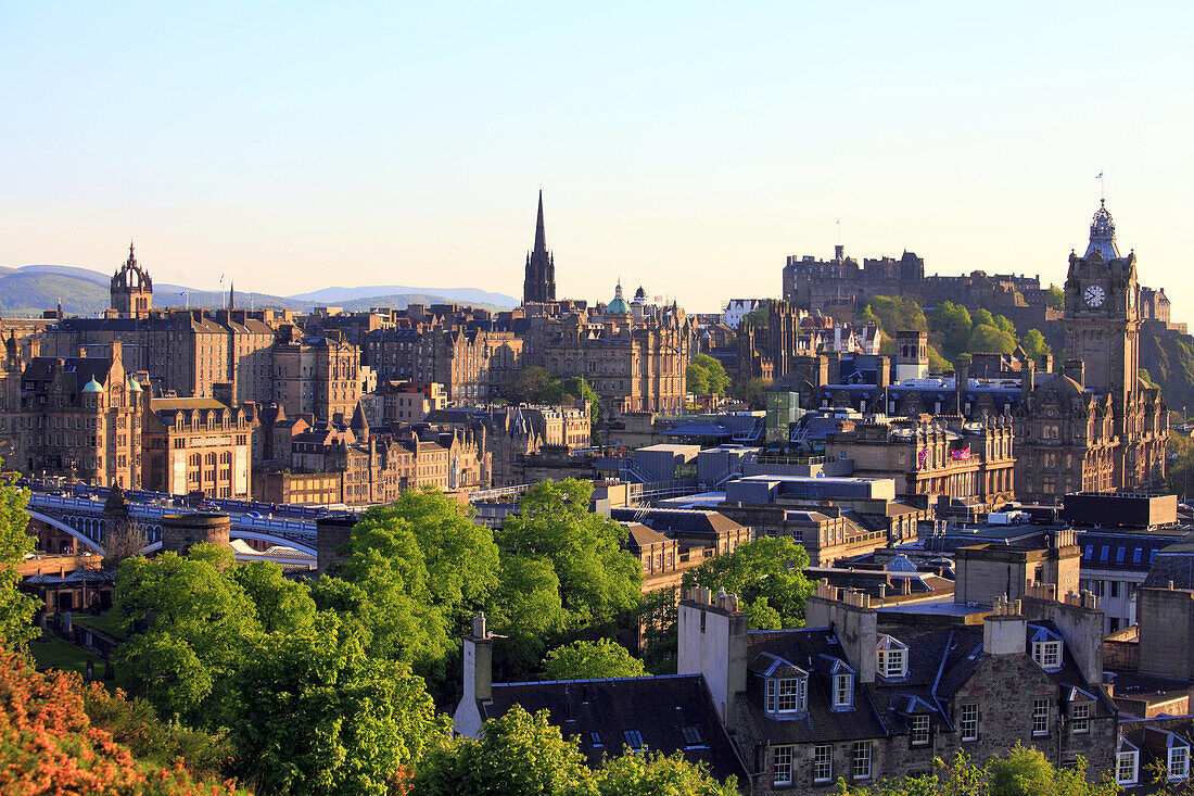 UK, Scotland, Edinburgh, Calton Hill, Old Town, skyline